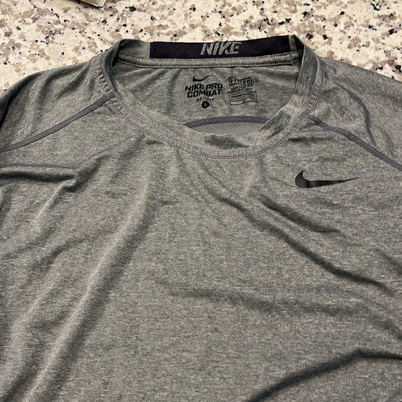 Nike pro combat fitted large lightweight tee - Picture 2 of 4